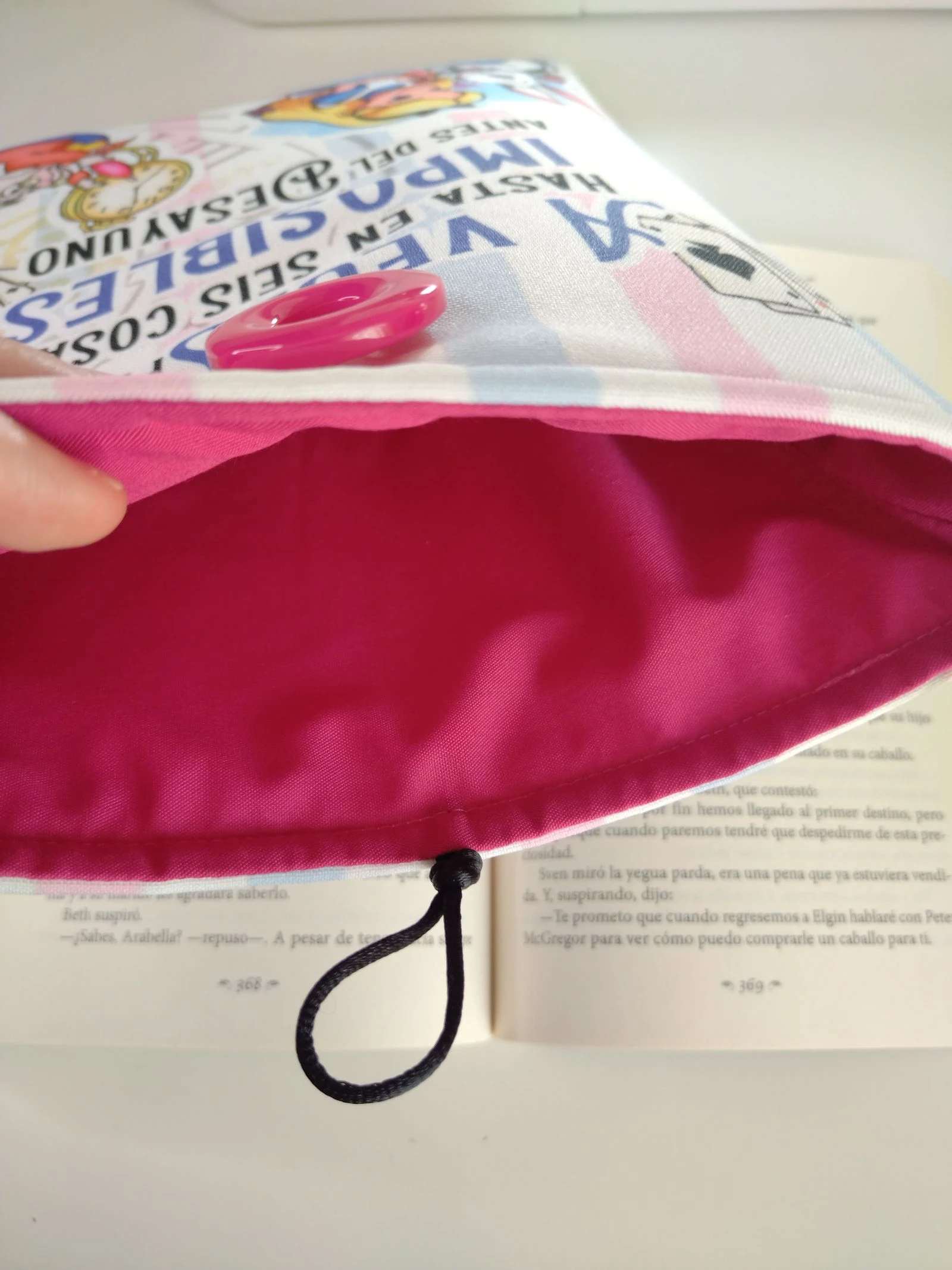 Funda para libros o tablets - Alicia en el país de las Maravillas -  Hecha a mano – photo 5